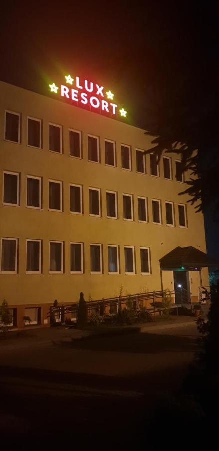 Lux Resort Krasnik Luaran gambar